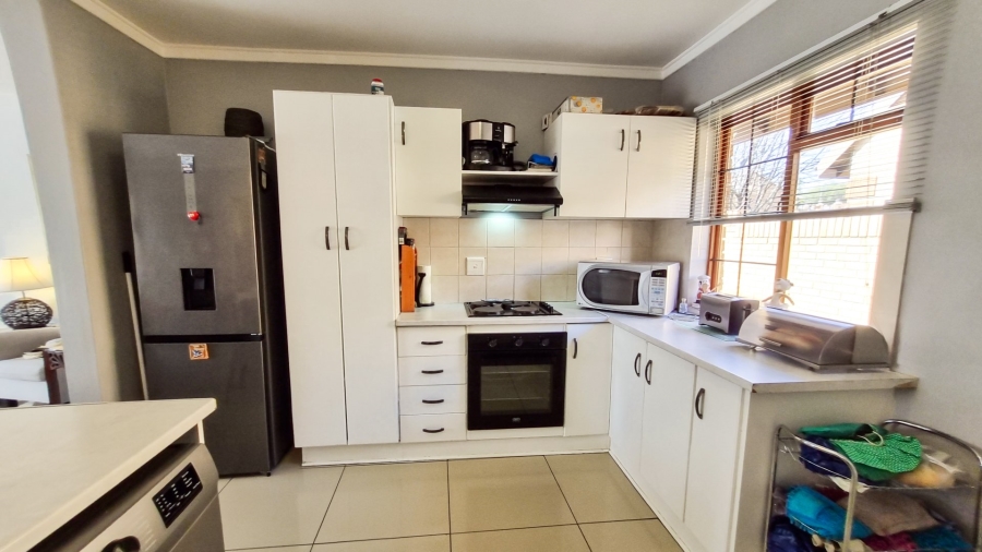 2 Bedroom Property for Sale in Langenhovenpark Free State